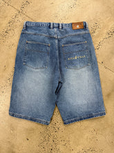 Load image into Gallery viewer, Vintage Y2K RocaWear Jean Shorts (40)
