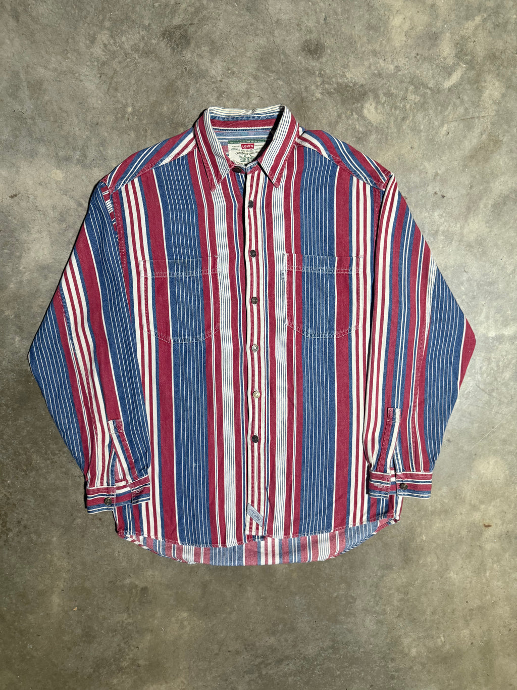 Vintage Levi’s Striped Button Up Shirt (M)