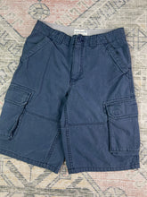 Load image into Gallery viewer, Y2K Old Navy Cargo Shorts (Womens 29)

