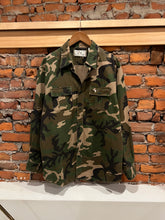 Load image into Gallery viewer, Vintage Duck Bay Camo Button Up Shirt (L)
