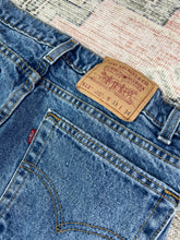 Load image into Gallery viewer, Vintage 90s Levi’s 512 Jeans (31x32.5)
