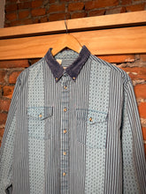 Load image into Gallery viewer, Vintage Western Frontier Pattern Button Down Shirt (L)
