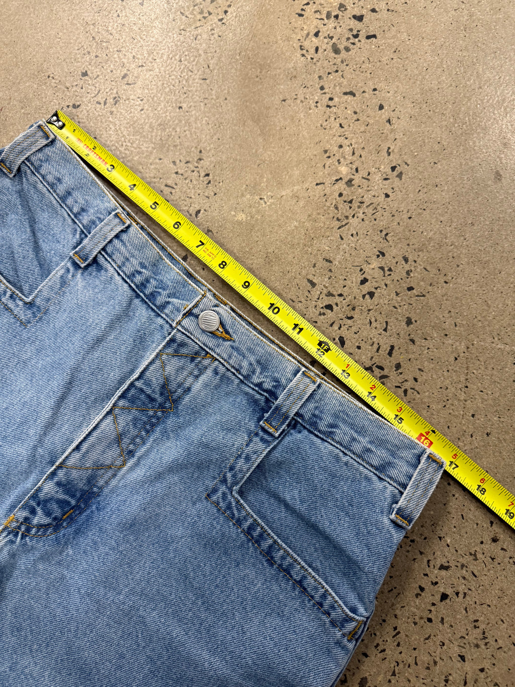 Vintage Y2K Zonz Jean Shorts (34)