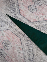 Load image into Gallery viewer, Vintage 50s/60s Omaha Nebraska Pennant (26 inch)
