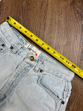 Load image into Gallery viewer, Vintage Capezio Lightwash Womens Jeans (7, 25 x 30)
